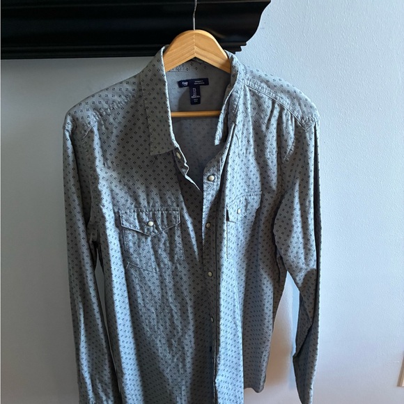 Lot of 4 men’s shirts- Gap, Wrangler, Arrow, Weatherproof - Picture 8 of 9